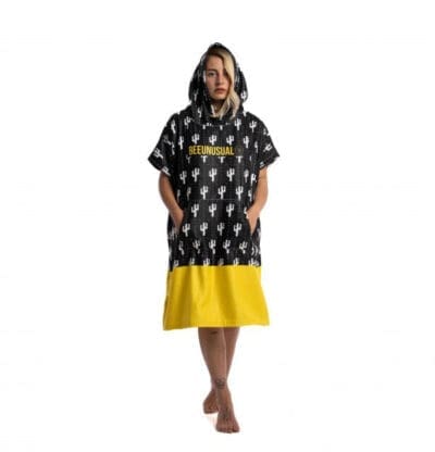 Bee Unusual Abeja Negra Poncho Illuminating Yellow / Black